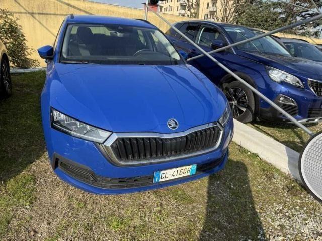 SKODA Octavia 2.0 TDI EVO SCR DSG Wagon Executive Navi LED UniPr