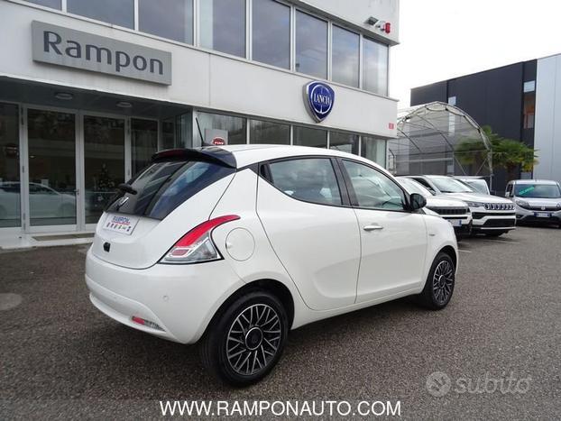 Lancia Ypsilon 1.0 FireFly 5 porte S&S Hybrid...