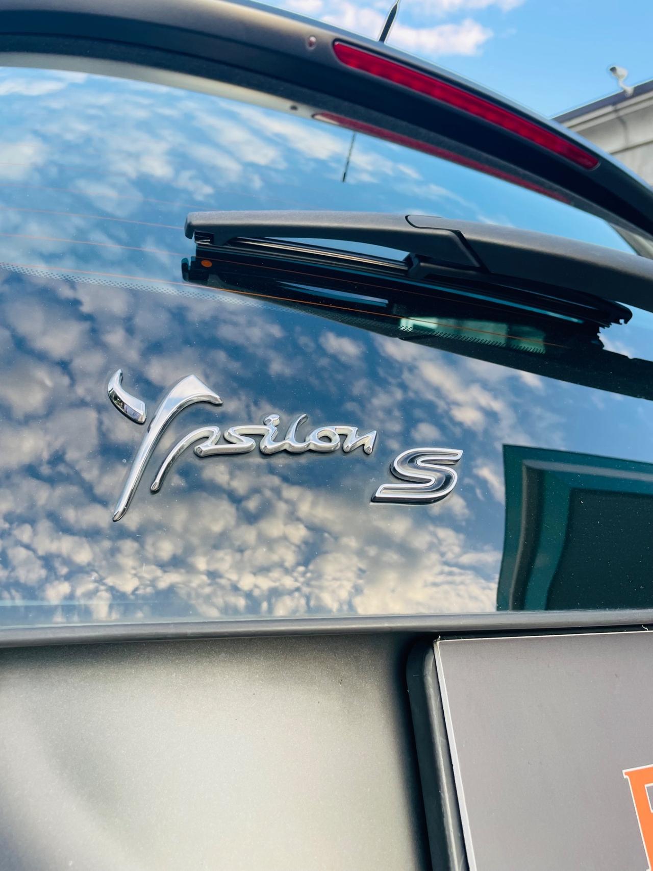 Lancia Ypsilon S 1.2 GPL momo design