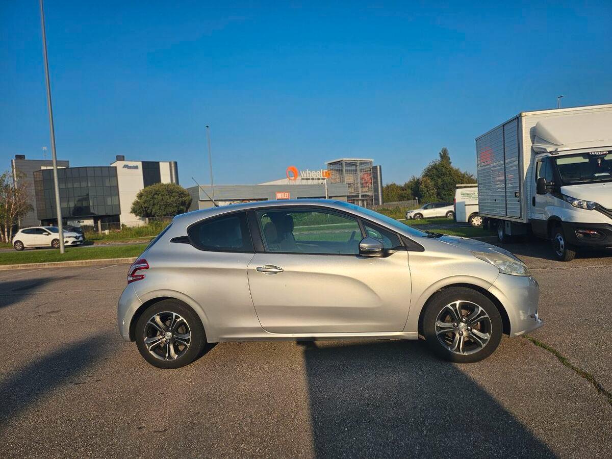 Peugeot 208 1.2 PT (vti) 12v Active 3p