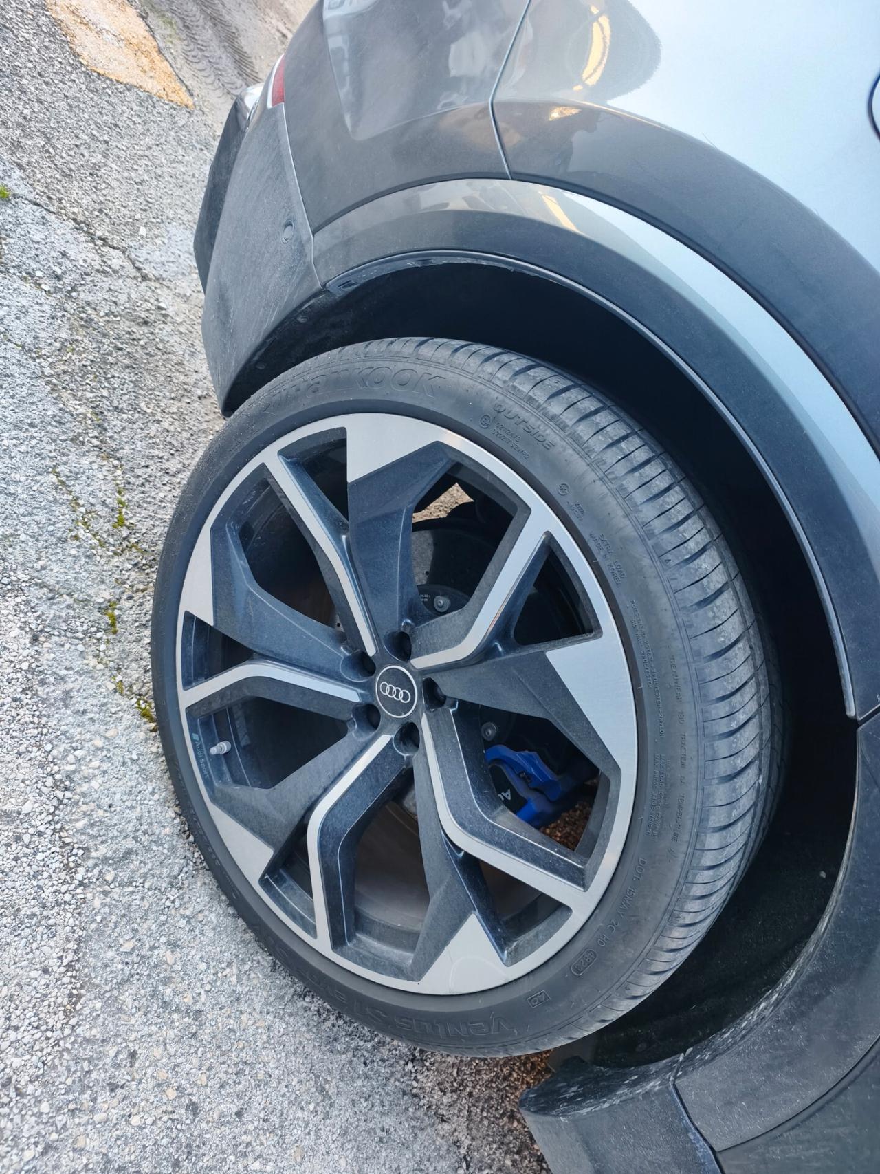 Audi Q8 RS Q8 TFSI V8 quattro tiptronic ceramic tetto Matrix