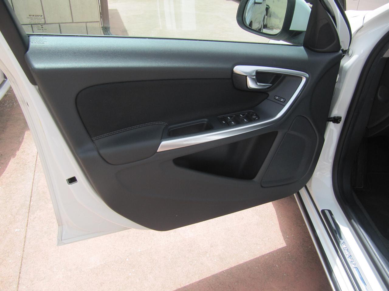 Volvo V60 D4 Kinetic - AUTOMATICO