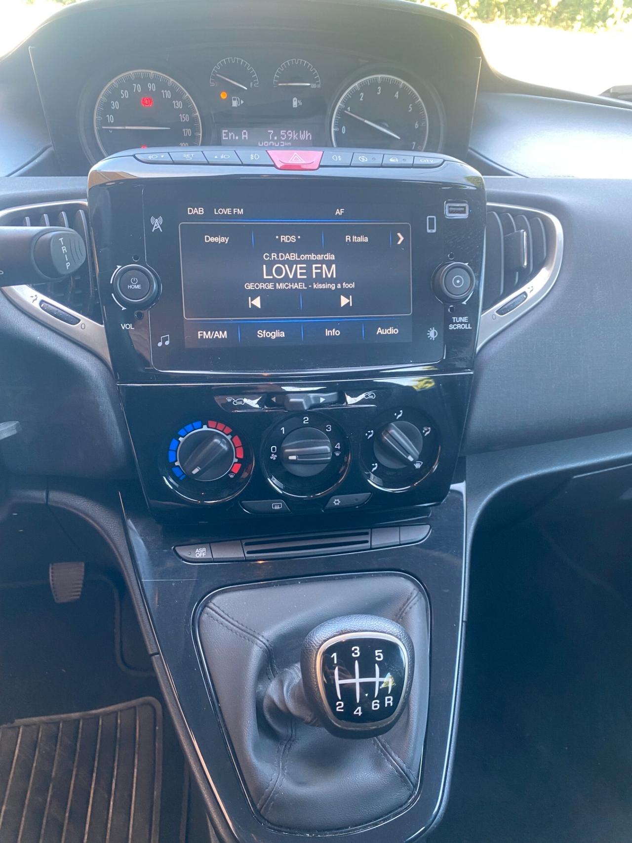 Lancia Ypsilon 1.0 FireFly 5 porte S&S Hybrid Ecochic Gold