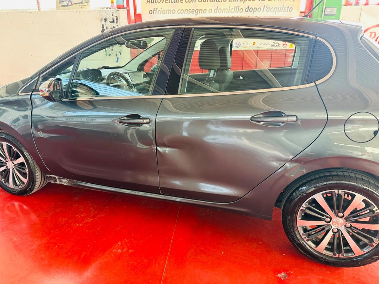 Peugeot 208 PureTech 82 5 porte Allure