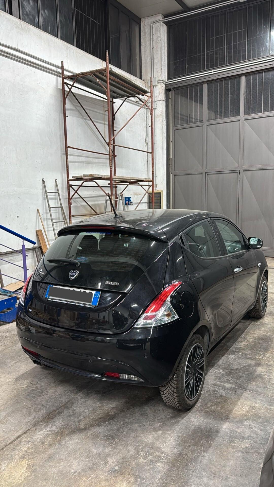 Lancia Ypsilon 1.0 FireFly 5 porte S&S Hybrid Alberta Ferretti