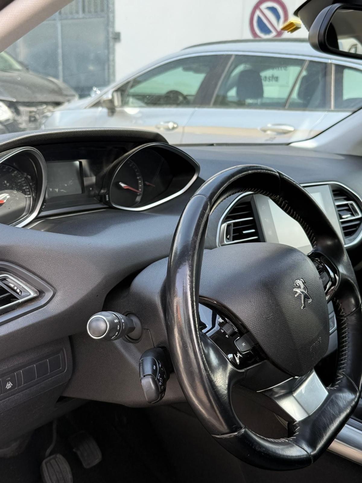 Peugeot 308 BlueHDi 130 S&S SW Allure