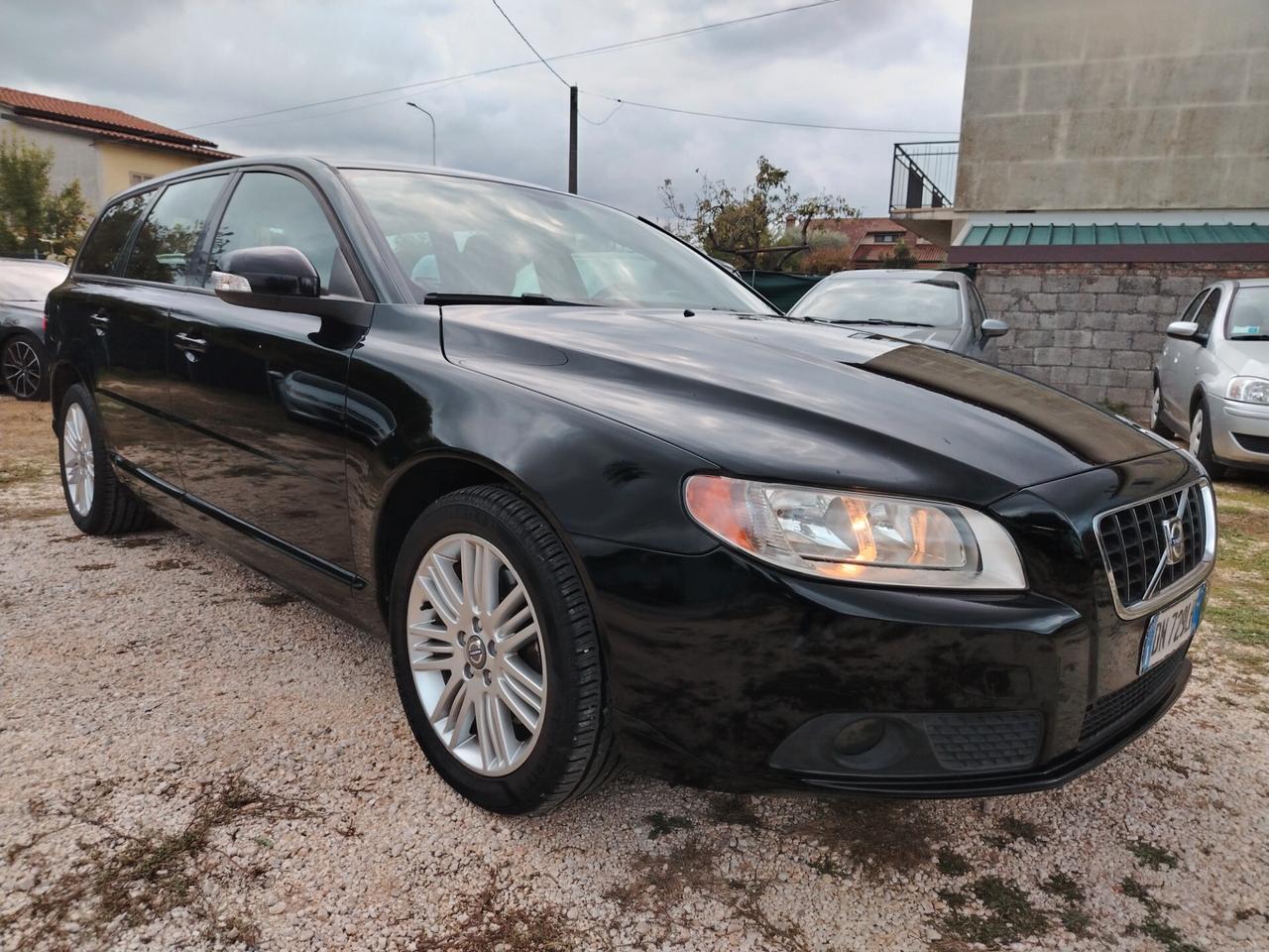 Volvo V70 2.4 D5 Summum