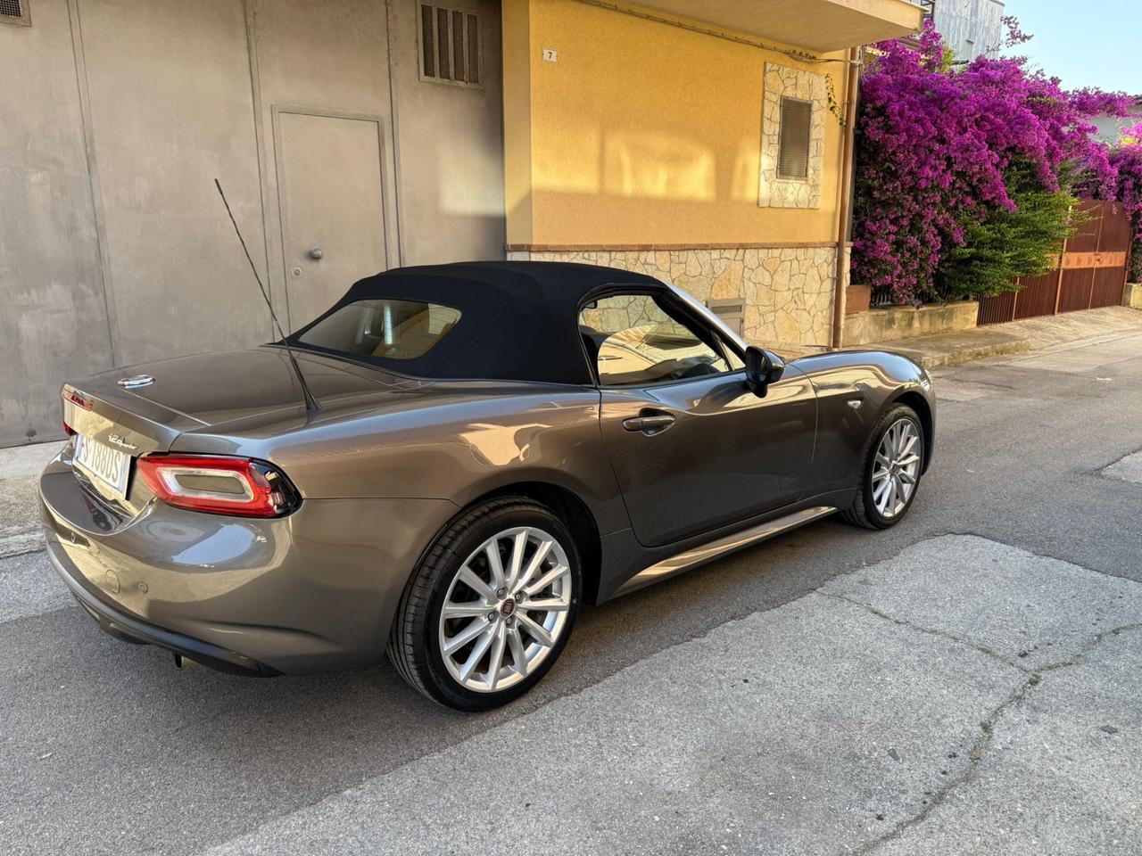 Fiat 124 Spider 1.4 MultiAir America iva esposta