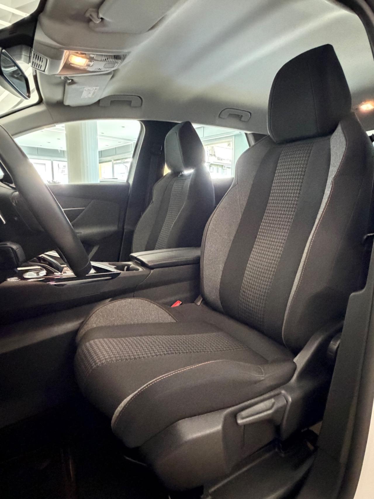 Peugeot 3008 BlueHDi 130 S&S EAT8 Active Pack