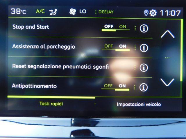 PEUGEOT 2008 PureTech 100 S&S Allure Pack Carplay