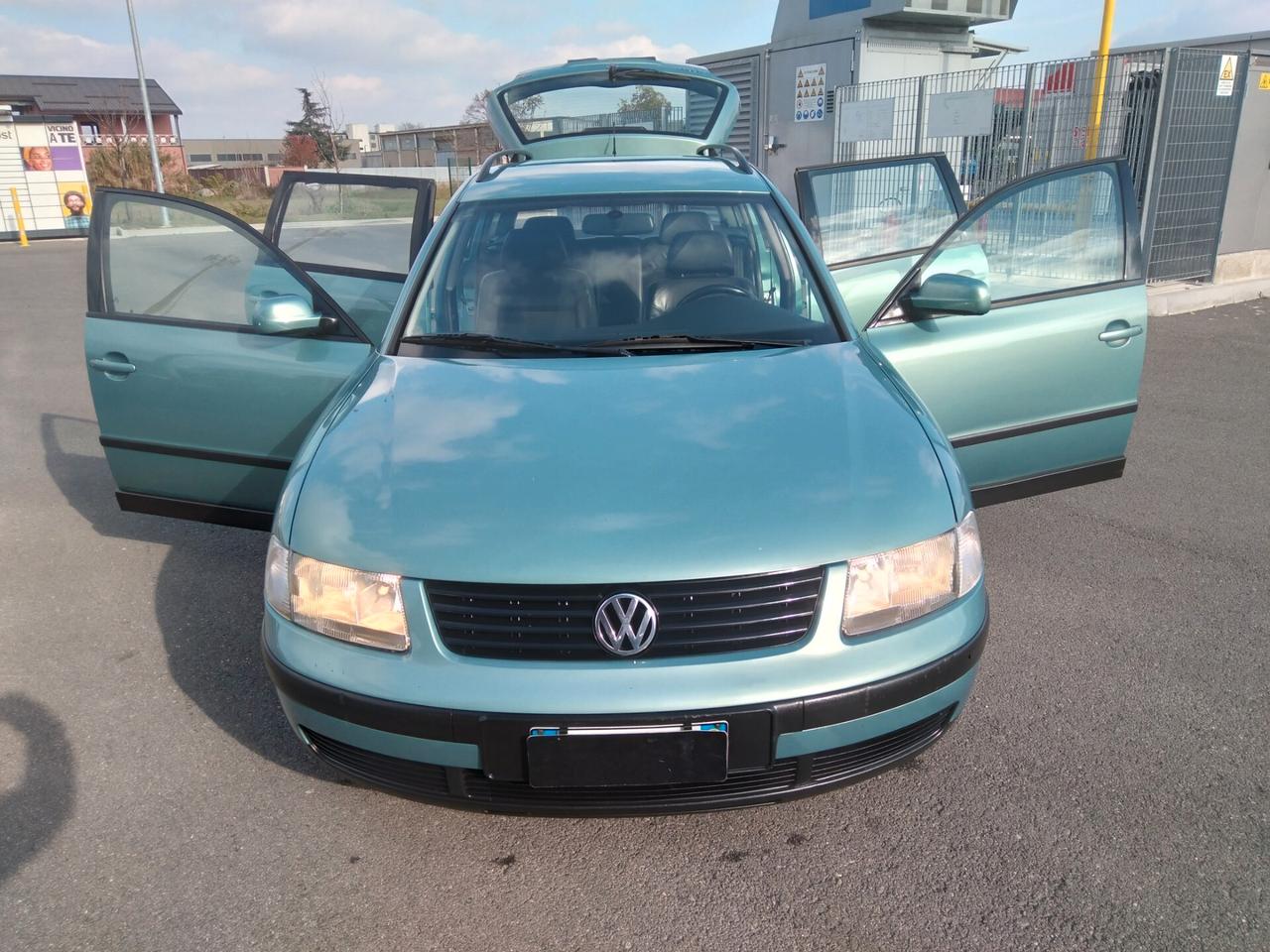 Volkswagen Passat 1.9 TDI/115 CV cat Var. H.line x neopatentati