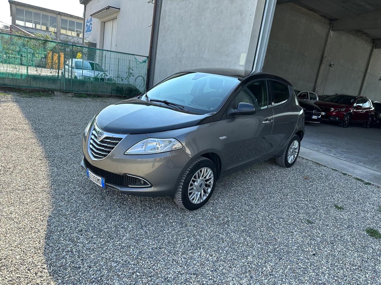 Lancia Ypsilon 0.9 TwinAir 85 CV 5 porte Metano Ecochic Gold