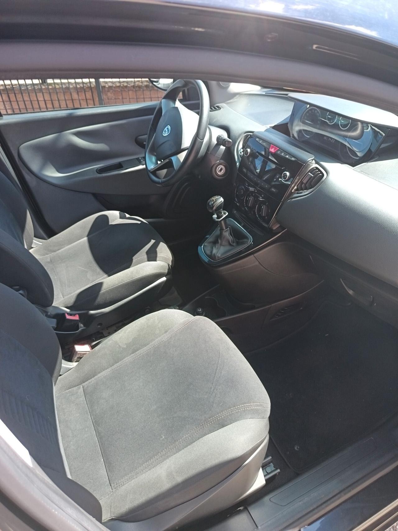 Lancia Ypsilon 1.2 69 CV 5 porte Gold