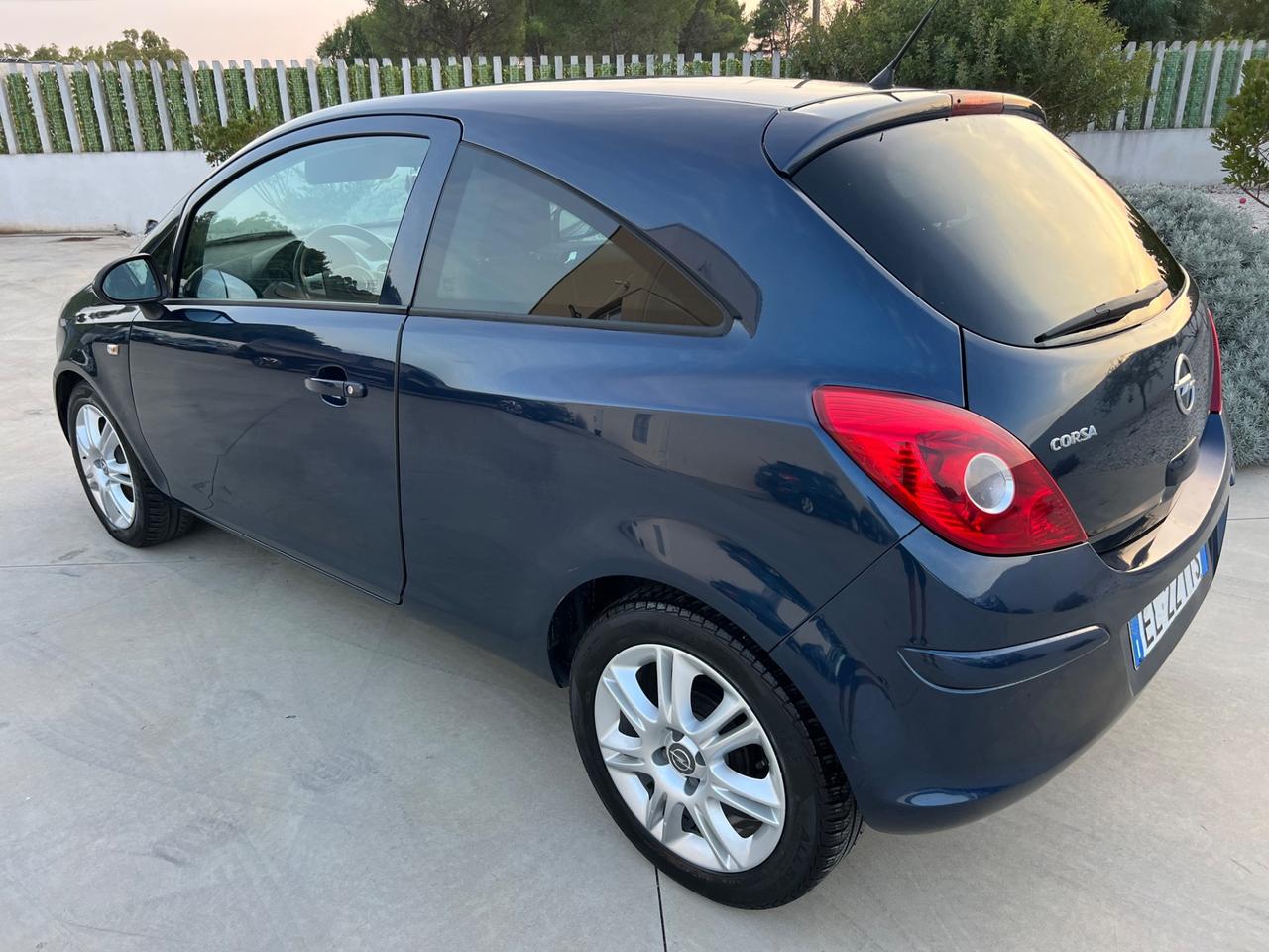 Opel Corsa 1.2 benzina 3 porte Restyling 2012