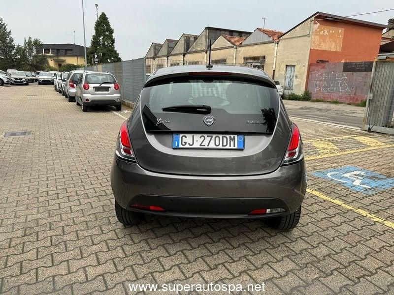 Lancia Ypsilon 1.0 FireFly Hybrid 70cv Silver