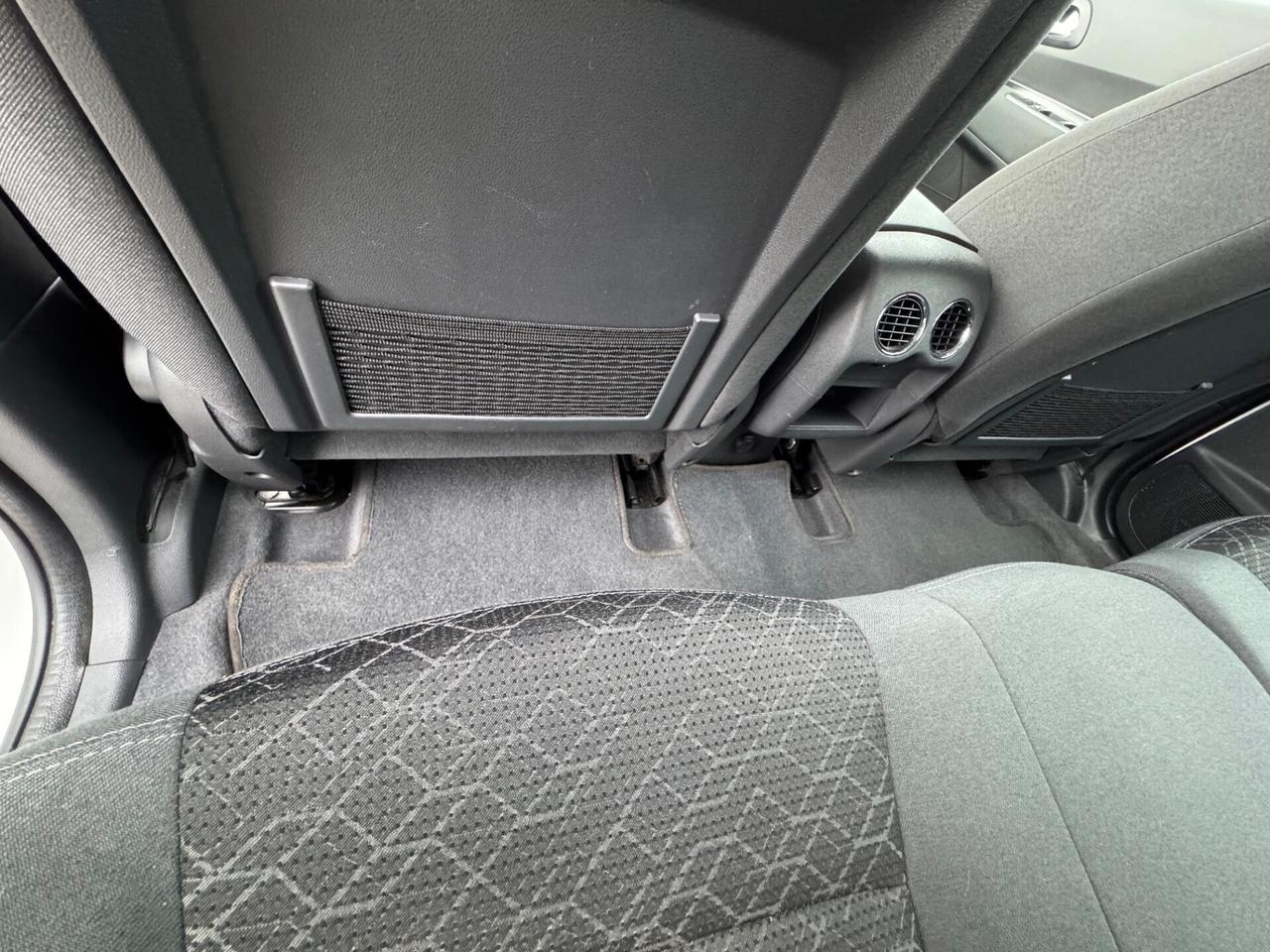 Peugeot 3008 1.6 HDi 115CV Active