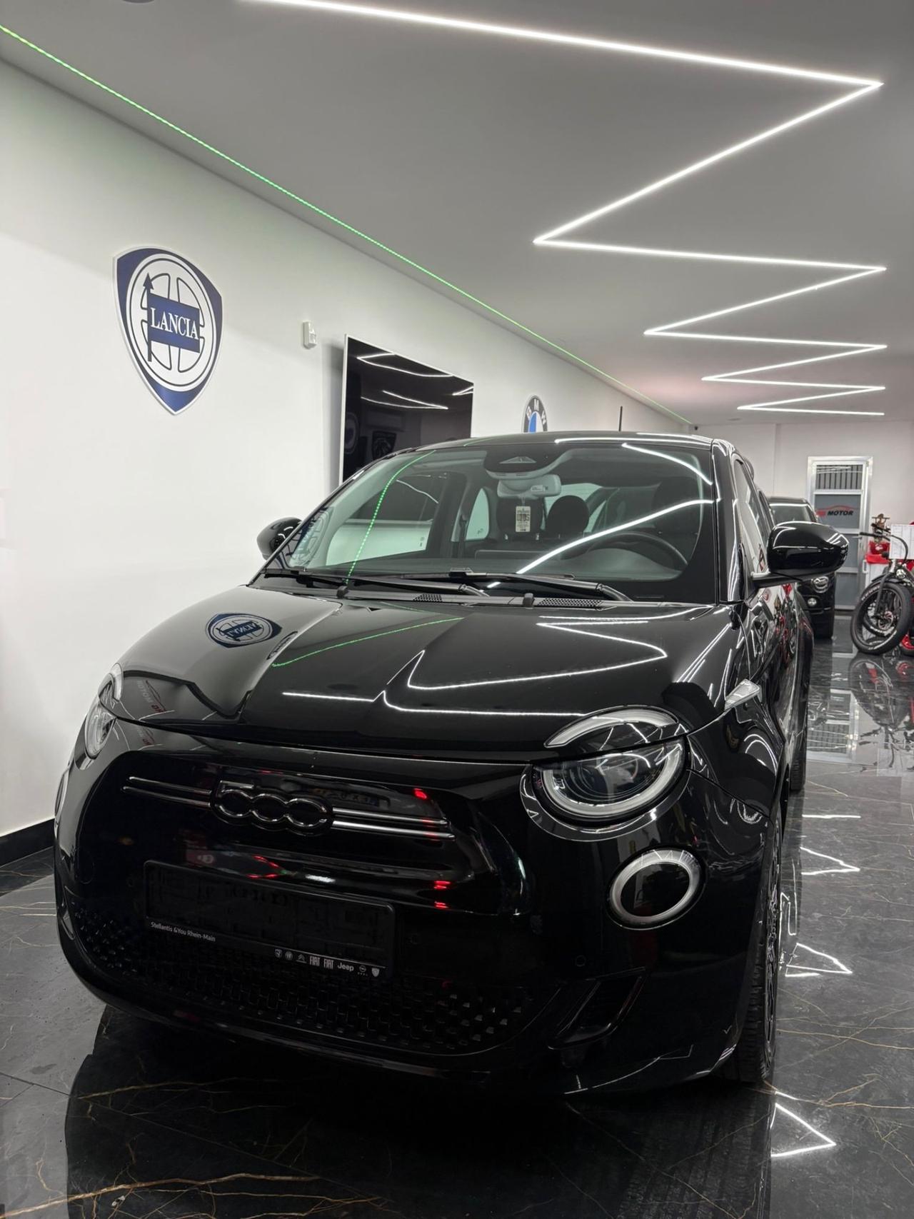 Fiat 500 500e Berlina 42 kWh La Prima