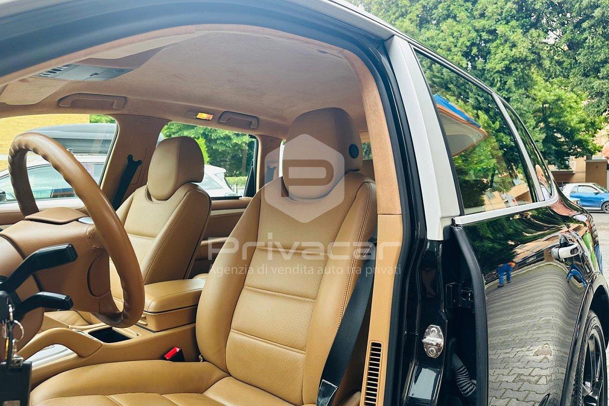 PORSCHE Cayenne 4.8 Turbo