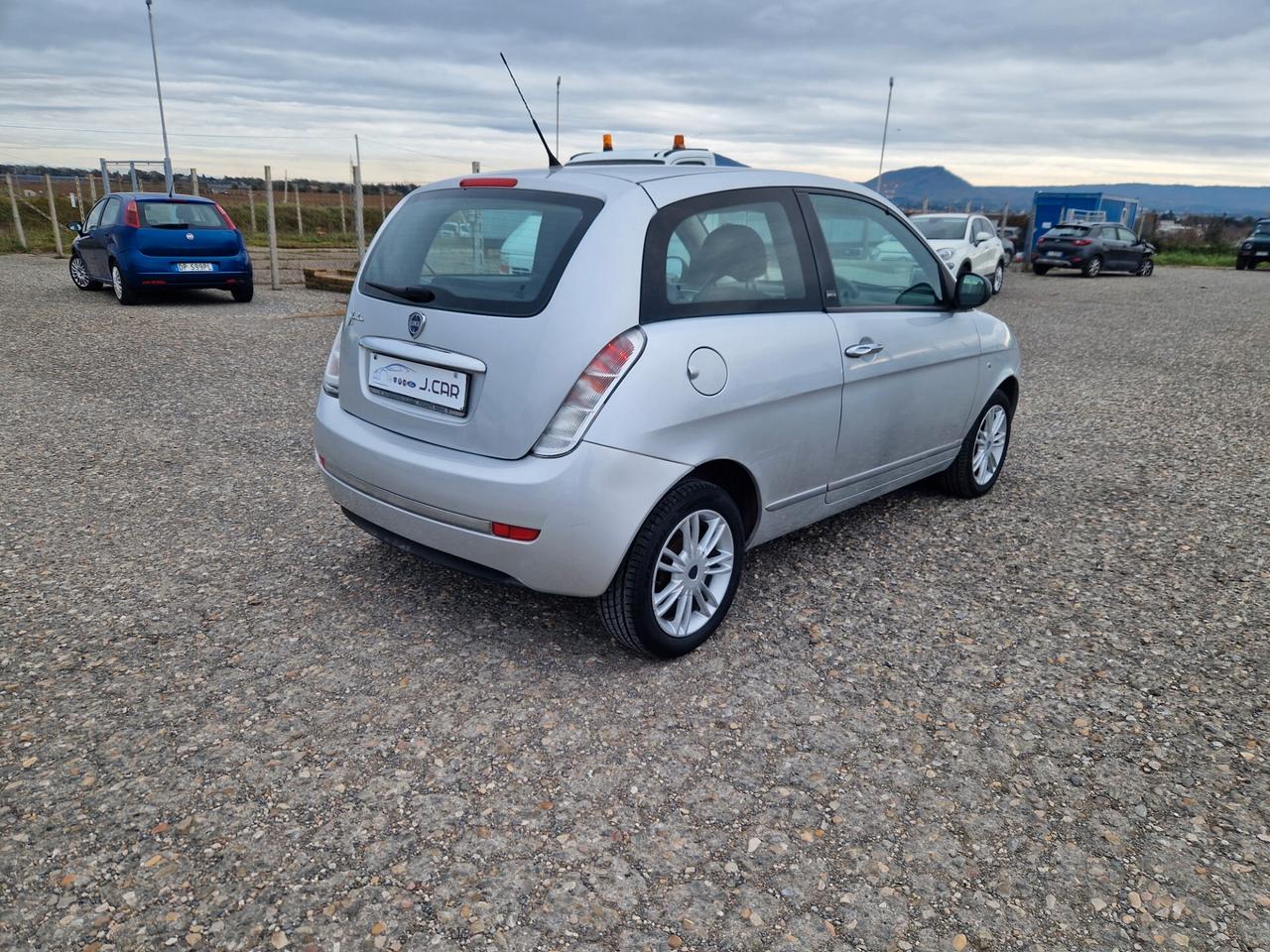 Lancia Ypsilon 1.3 MJT 75 CV Unyca