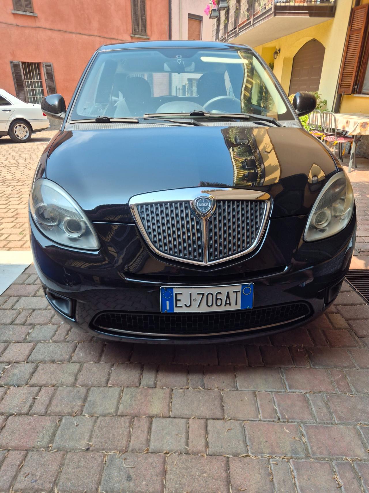 Lancia Ypsilon 1.2 69 CV Platinum neo patentati