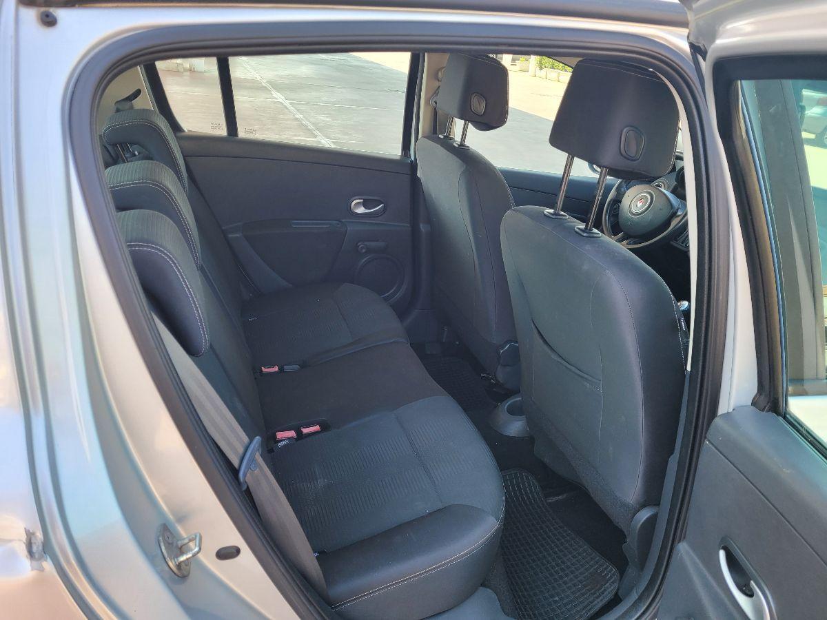 RENAULT - Clio
