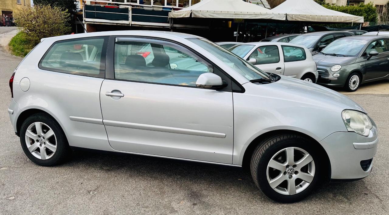 Volkswagen Polo 1.4/75CV 16V 3p. Sportline