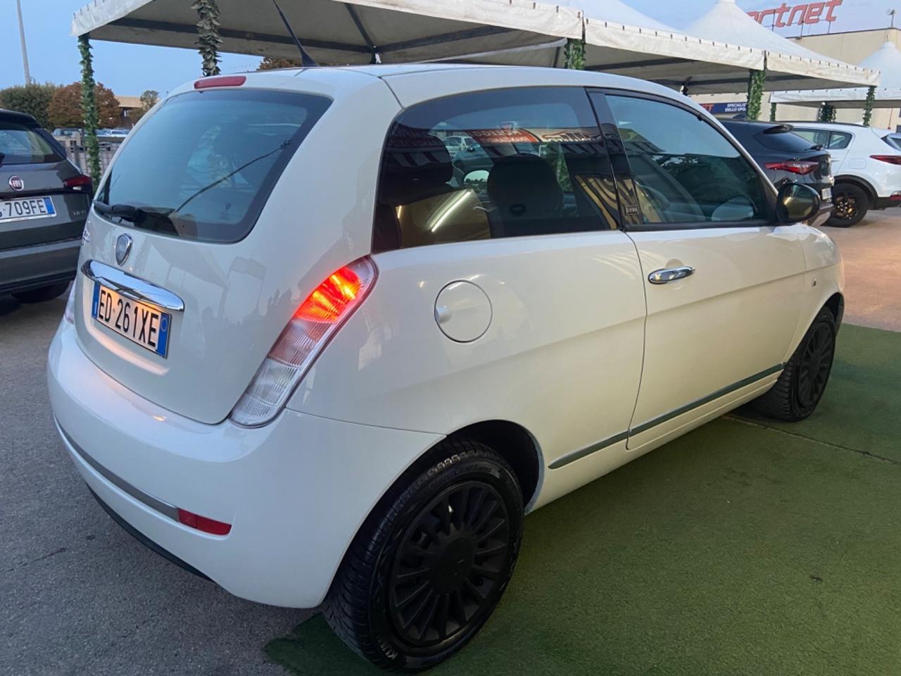 Lancia Ypsilon 1.3 MJT 75 CV Diva