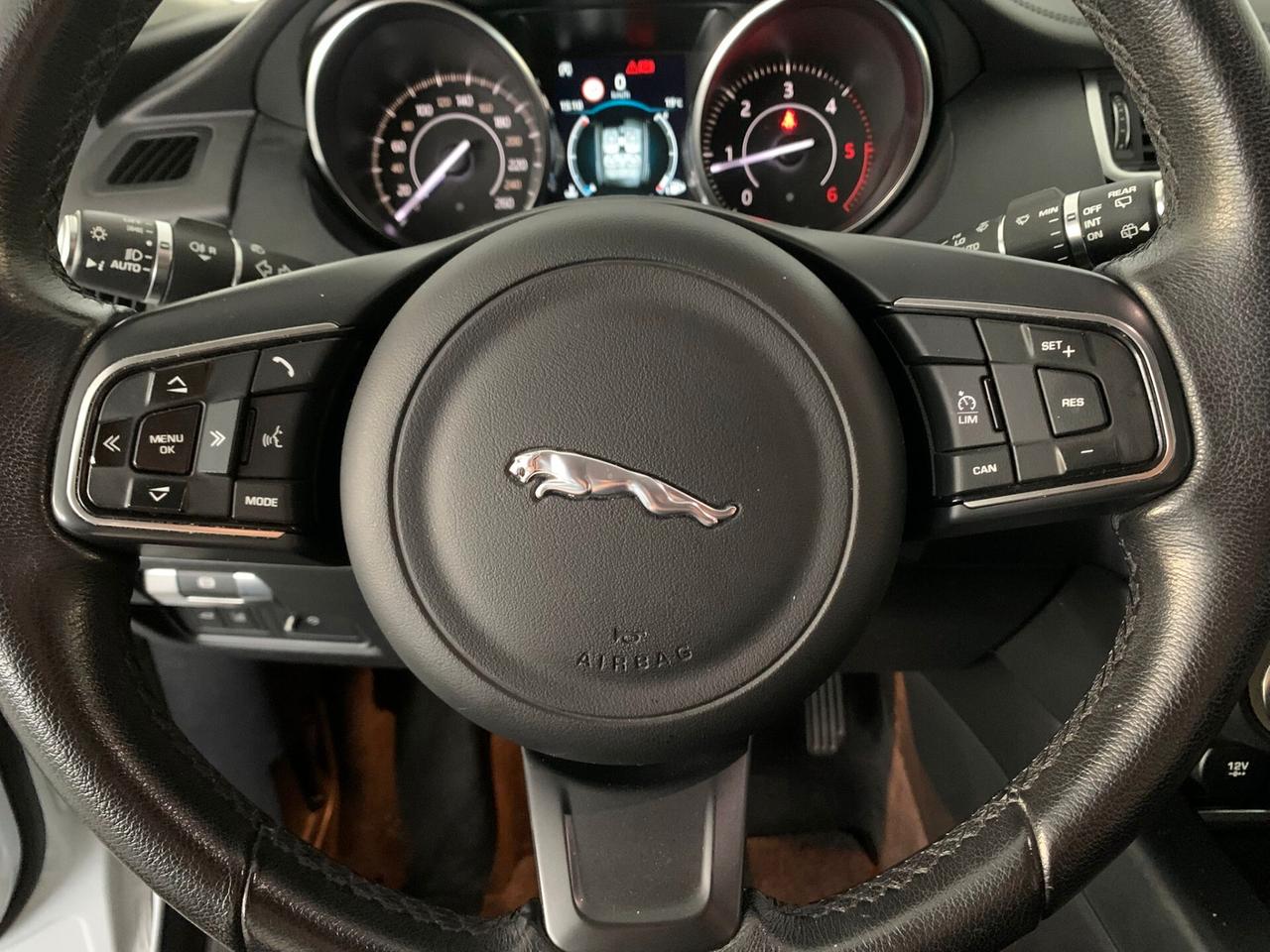 Jaguar E-Pace 2.0D 150cv R-Dynamic S