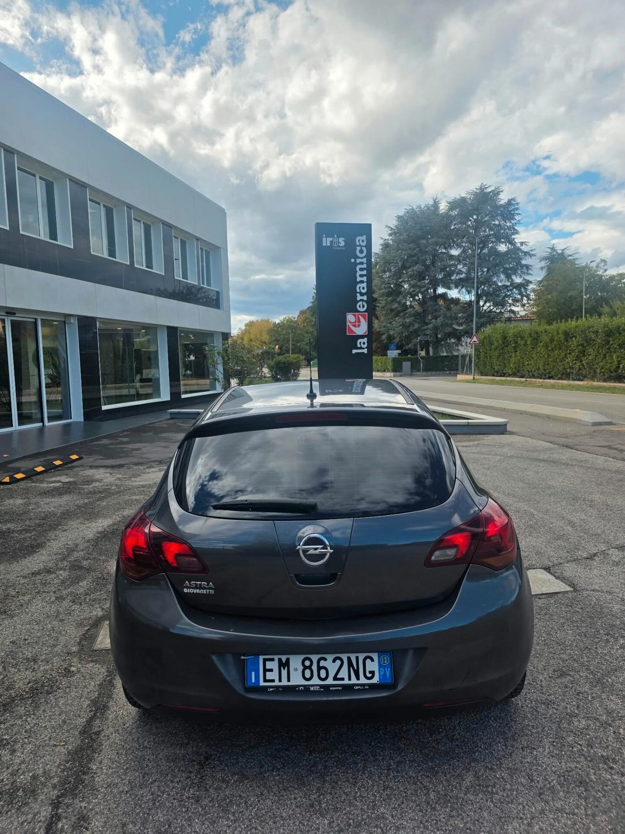 Opel Astra 1.4 100CV GPL