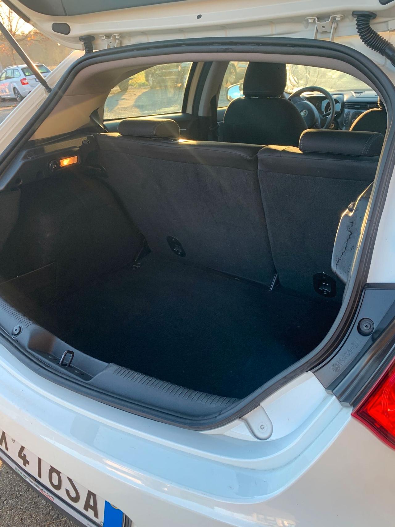 Alfa Romeo Giulietta tdi 1600 cc, molto bella , accessoriata, anno 2014, km 98000, tagliandata, neo patentati