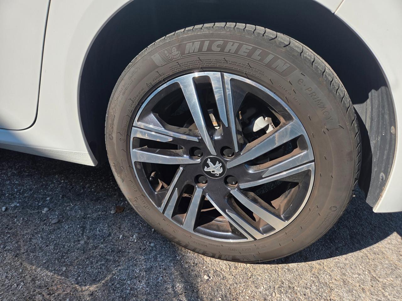 Peugeot 208 Allure 100cv - 2023