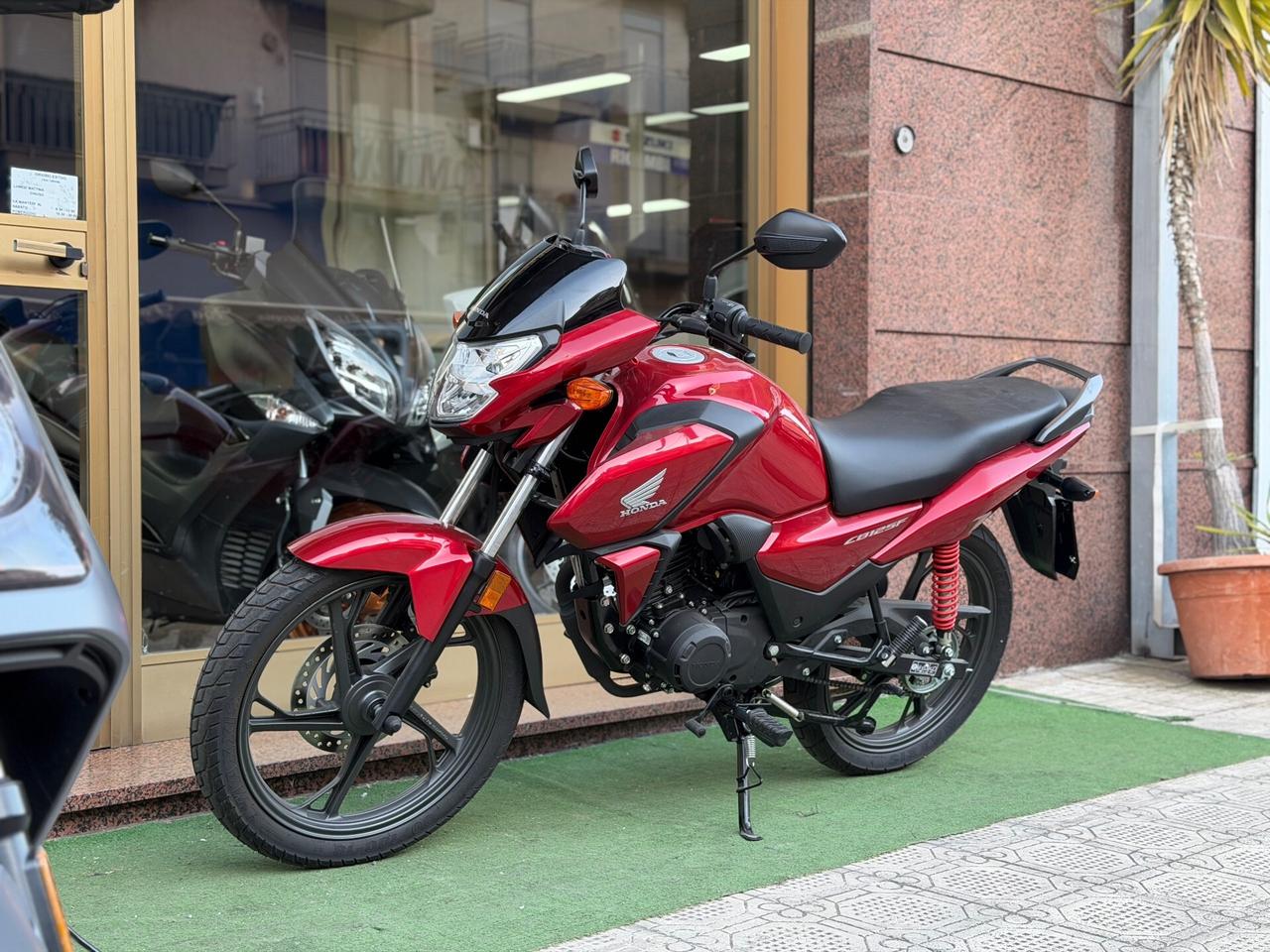 Honda CB 125 F KM 0 2025 tua a soli 23€ al mese