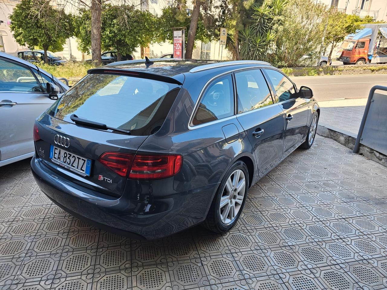 Audi A4 2.0 TDI 143CV S-Line