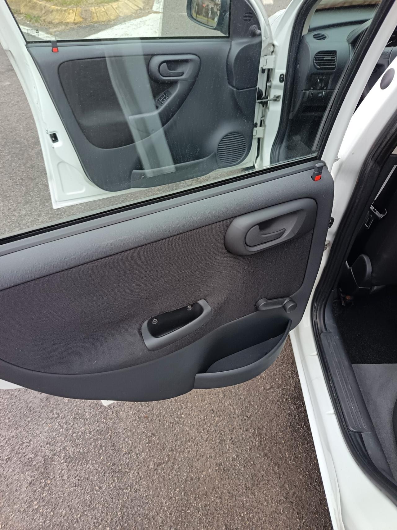 Opel Corsa 1.0i 12V cat 5 porte Club