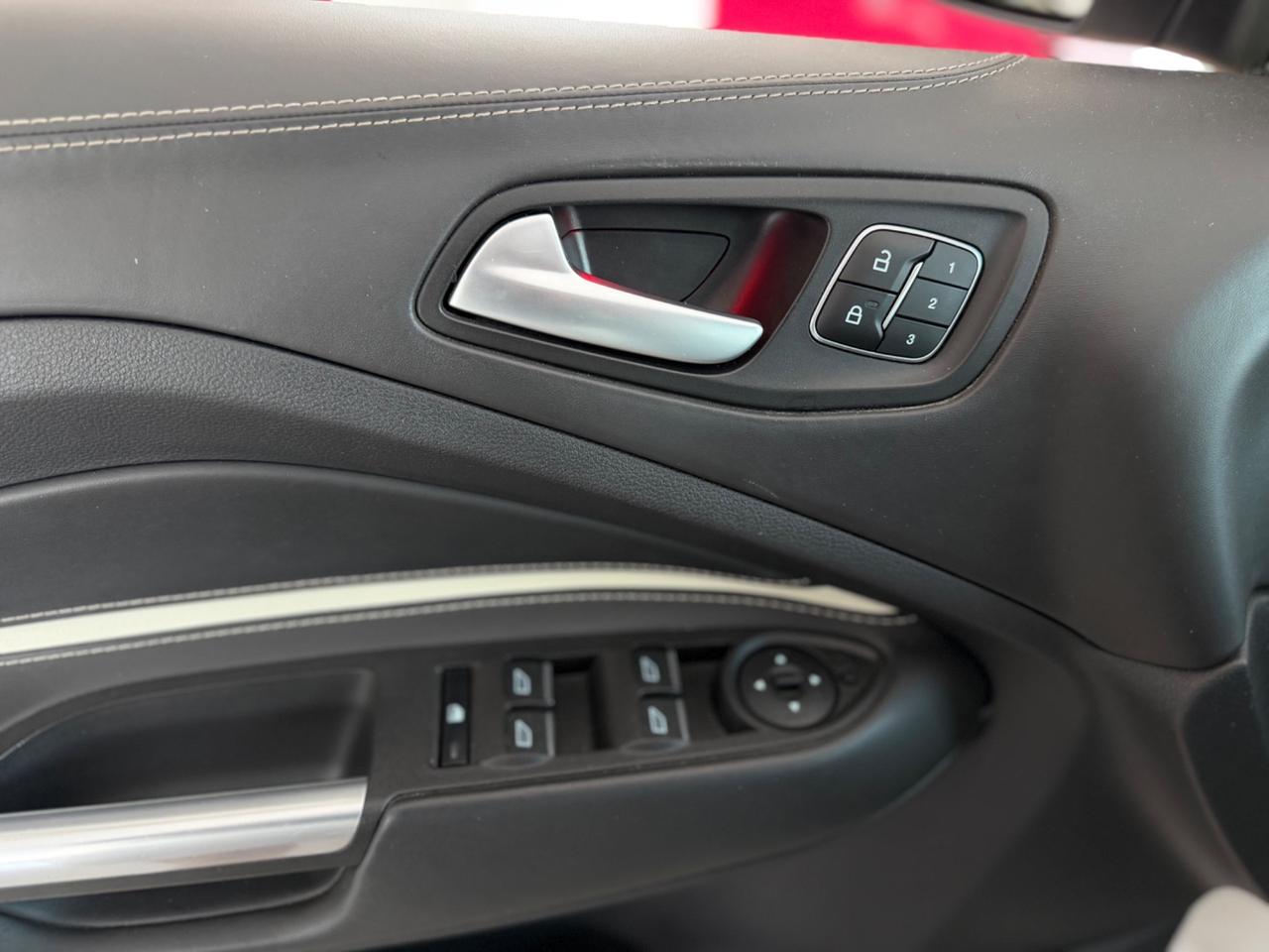 Ford Kuga 2.0 TDCI 150 CV S&S 4WD Powershift Vignale