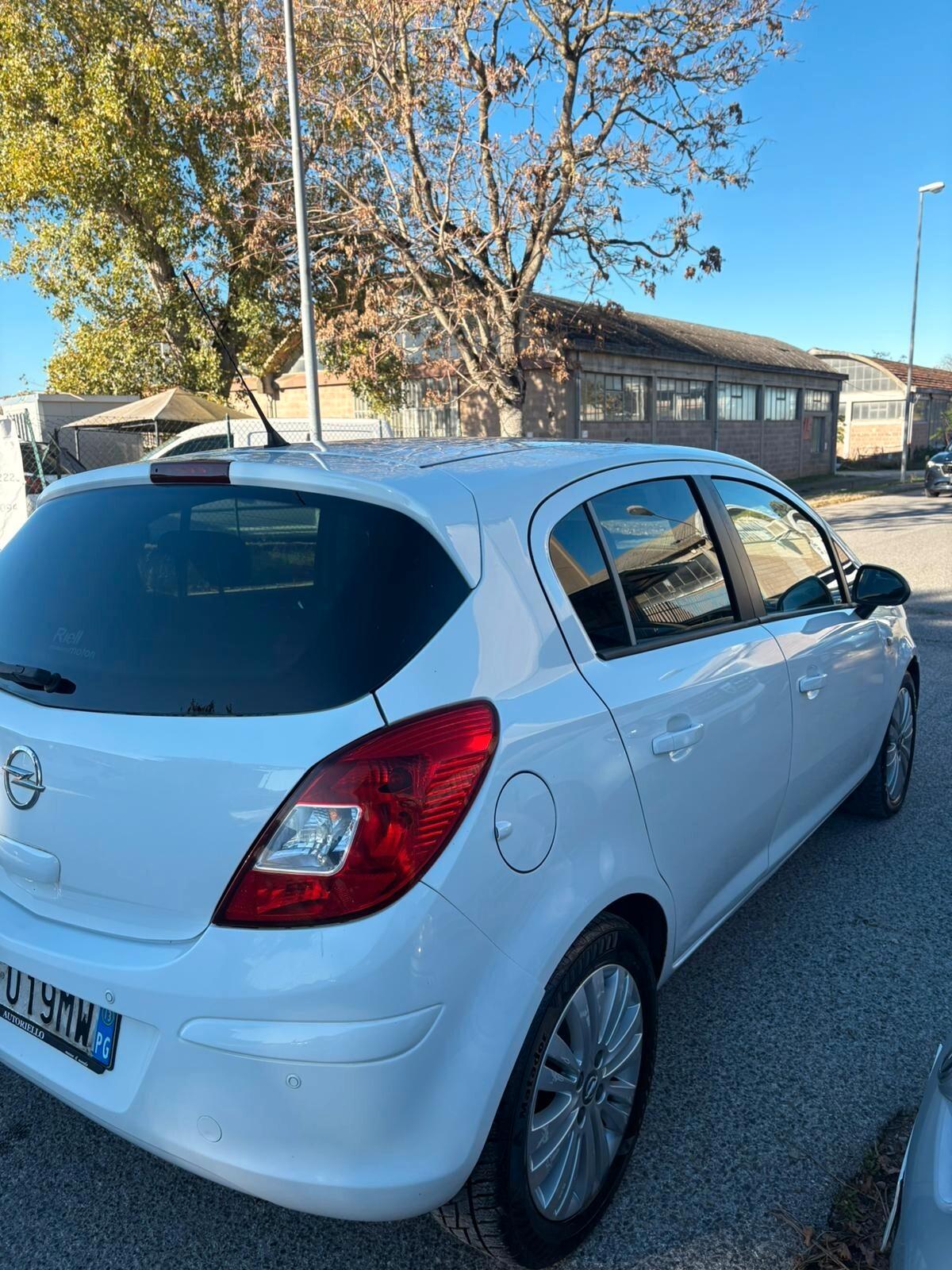 Opel Corsa 1.2 85CV 5 porte GPL-TECH Edition