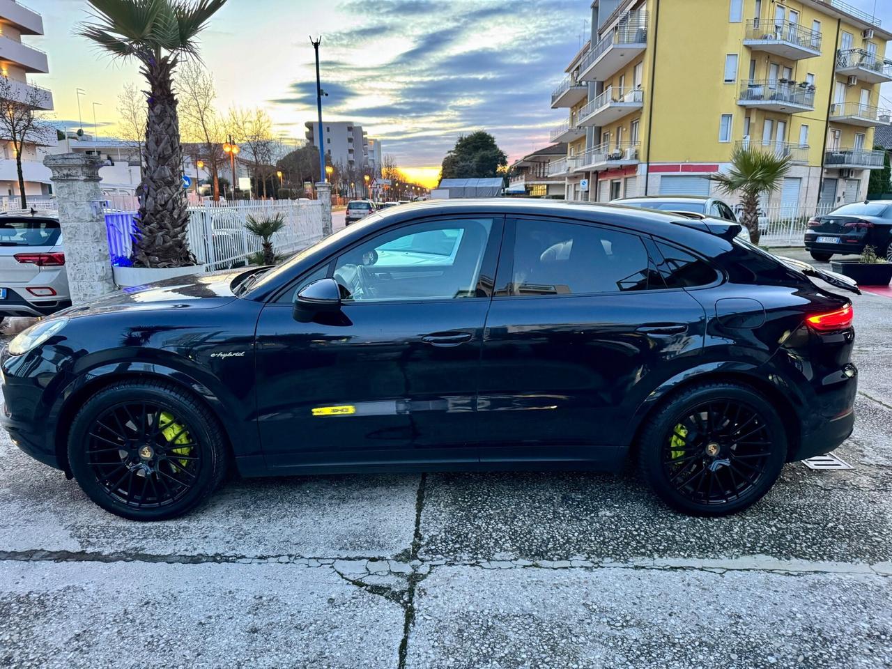 PORSCHE CAYENNE COUPE 3.0 462cv E-HYBRID FULL (PERMUTO)