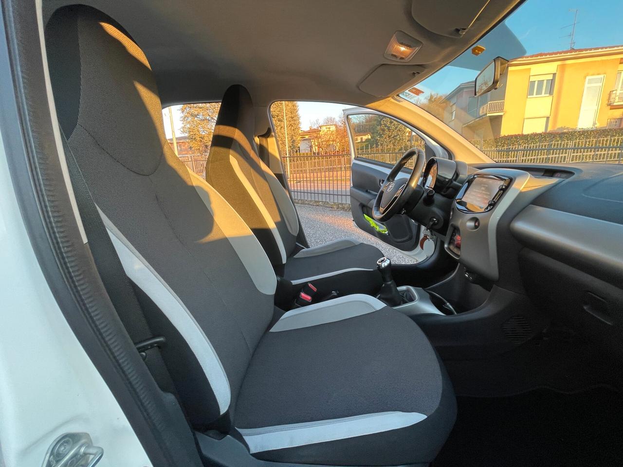 Toyota Aygo 1.0 VVT-i 69 CV 5 porte x-play