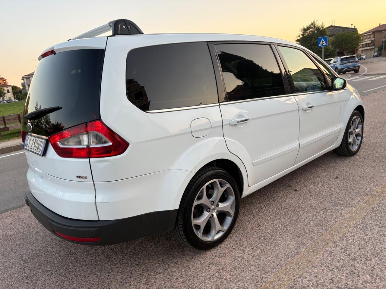 Ford Galaxy galaxi 2.0 tdci 7 posti tetto pelle pronta al uso