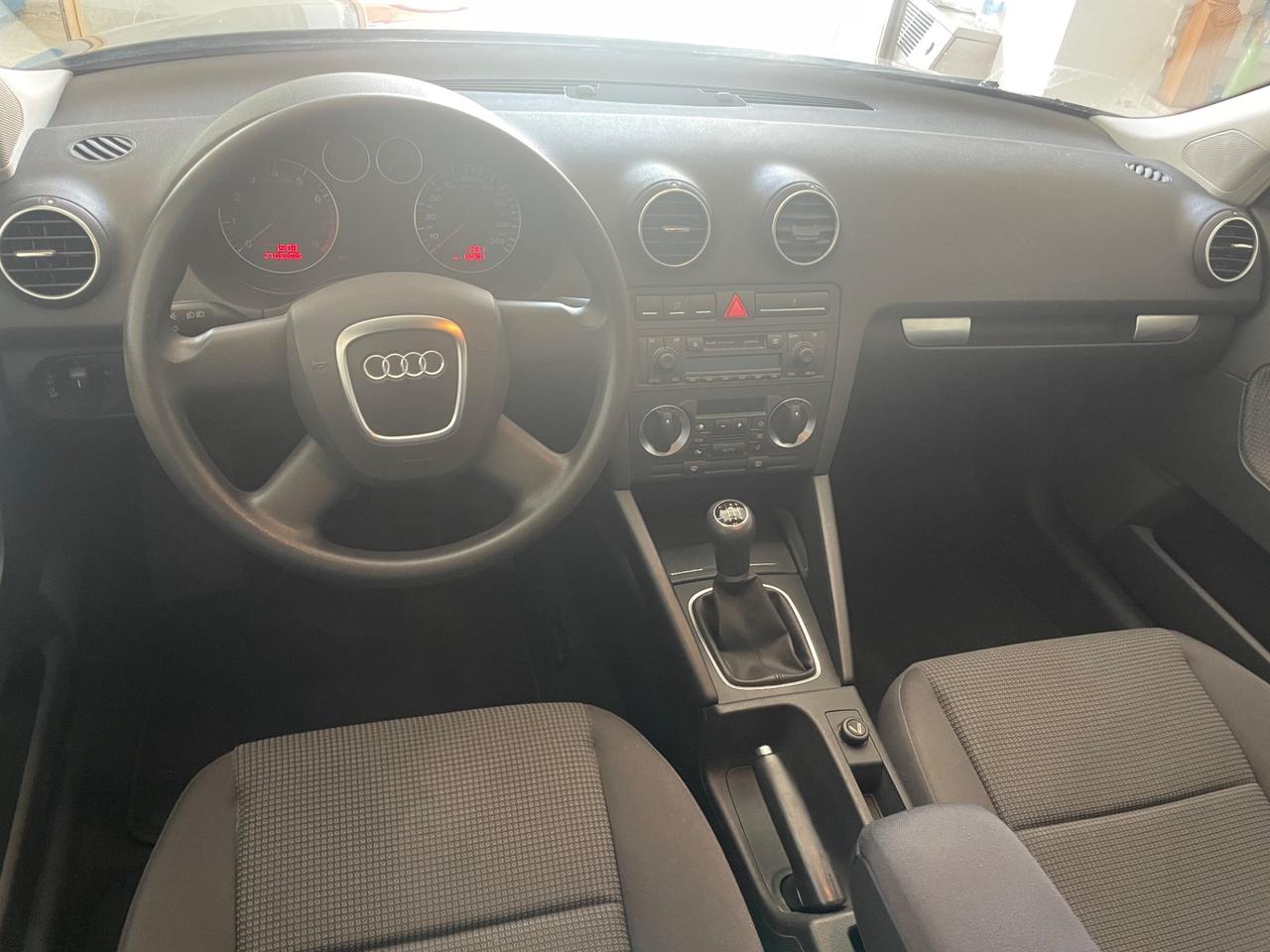 AUDI A3 SPB 1.6 FSI ATTRACTION "MANIACALE"