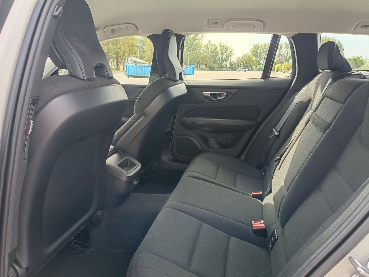 Volvo V60 momentum business pro 2.0 b4 mhev #12002