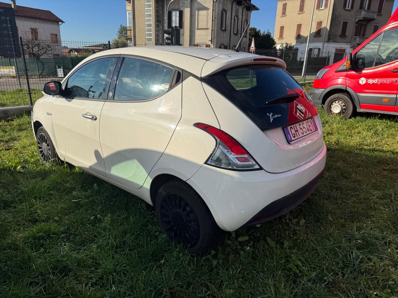 Lancia Ypsilon 1.0 FireFly 5 porte S&S Hybrid Ecochic Silver