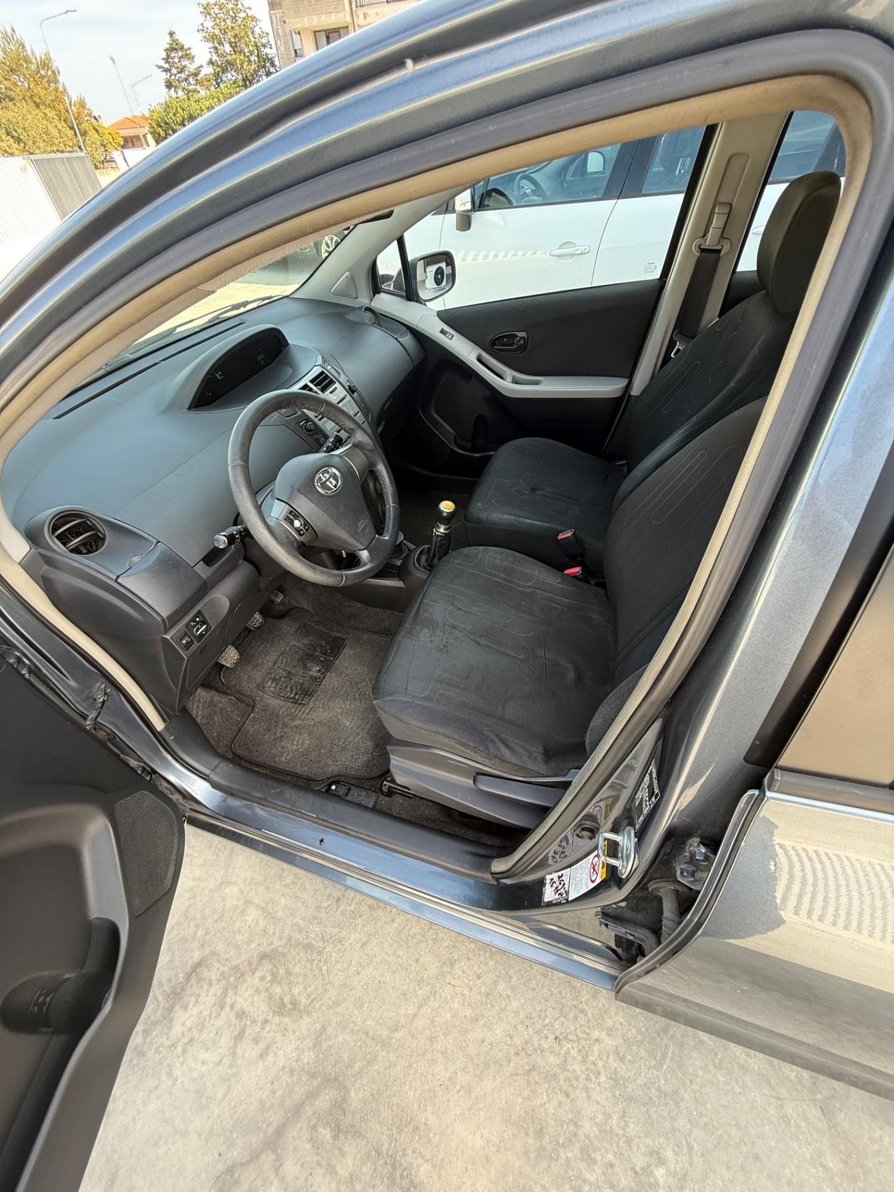 Toyota Yaris 1.0 5 porte Sol