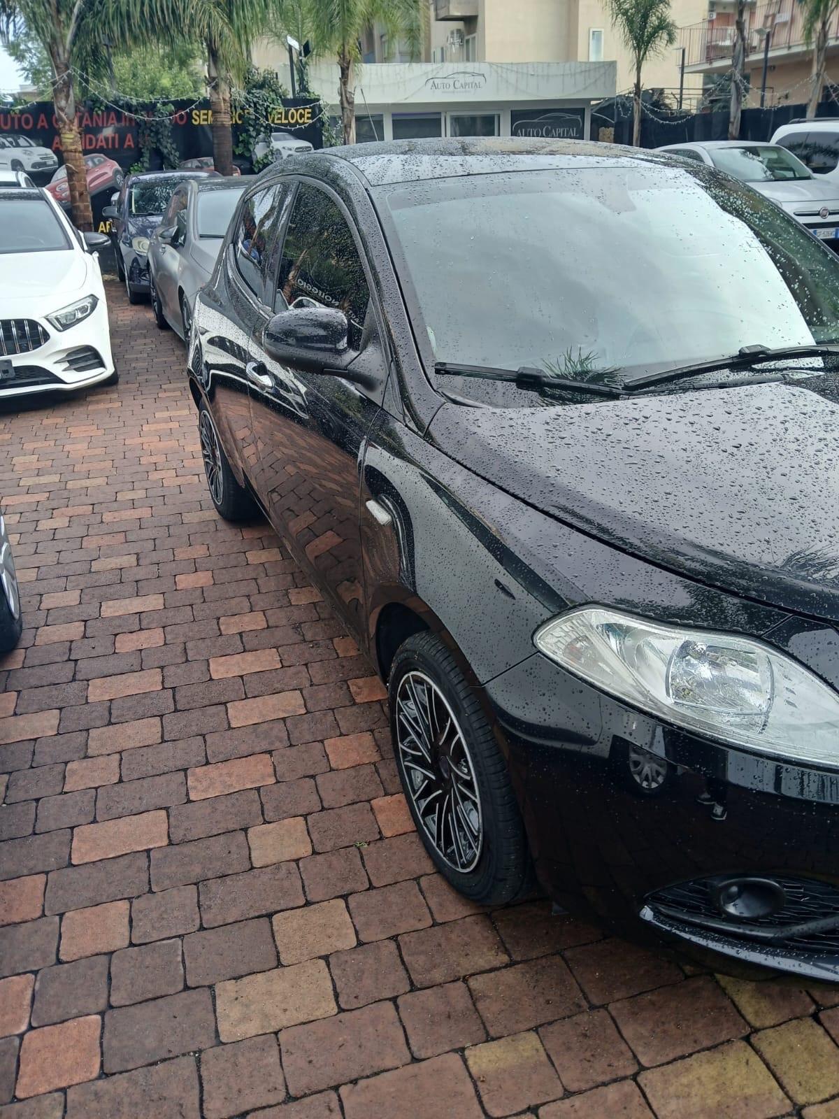 Lancia Ypsilon 1.2 69 CV 5 porte S&S Black and Noir