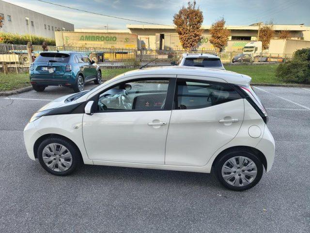 TOYOTA Aygo 1.0 VVT-i 69 CV 5 porte x-play NEOPATENTATI