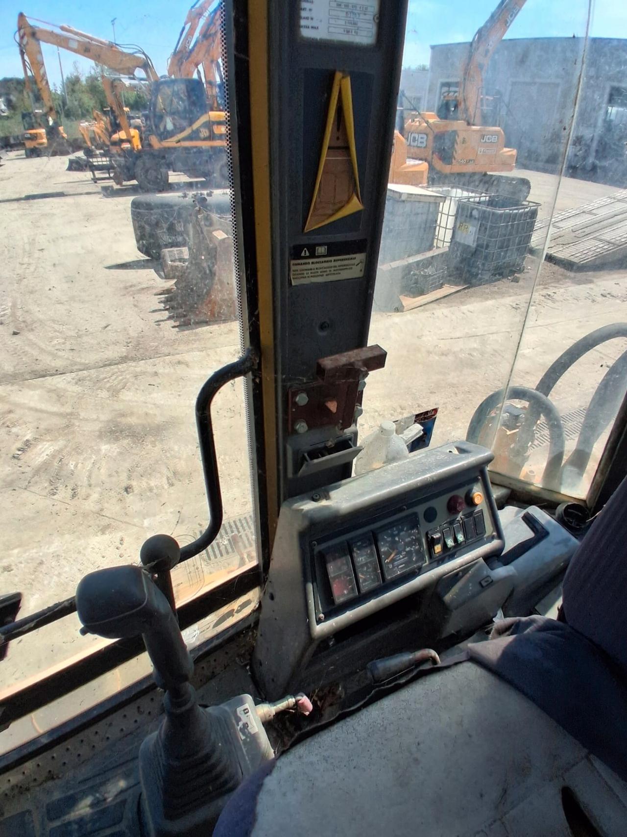Komatsu WB98A