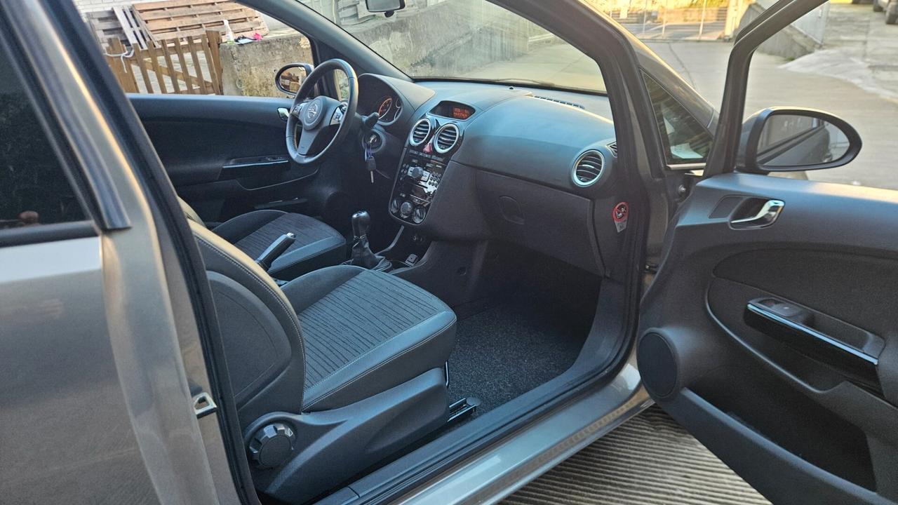 Opel Corsa 1.2 3 porte Edition