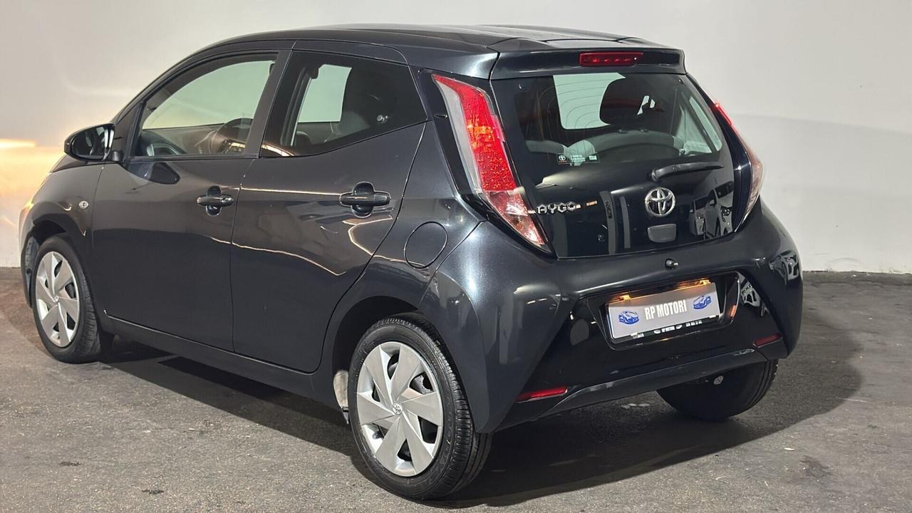 Toyota Aygo 1.0 72 CV 5 porte x-trend