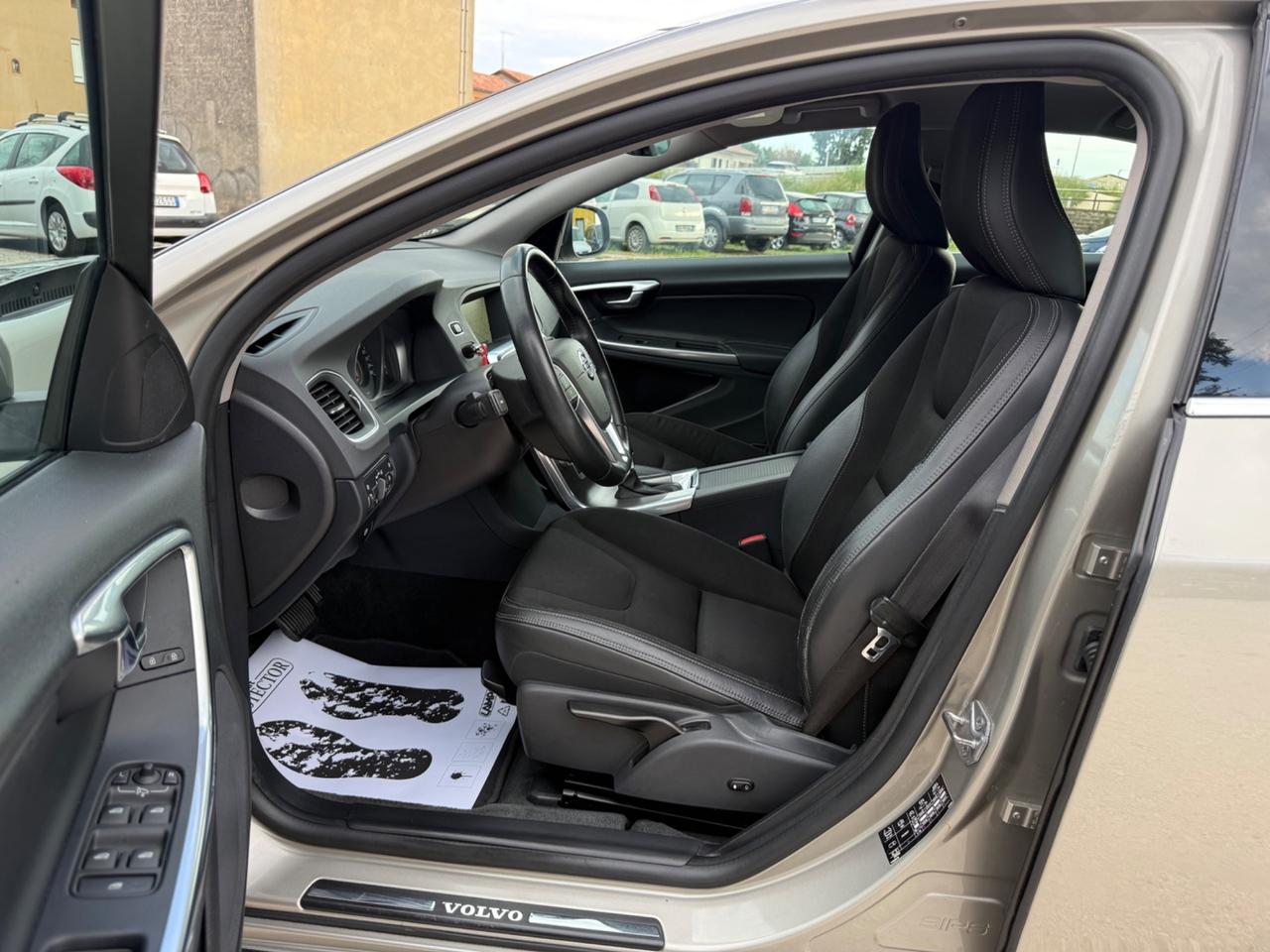 Volvo S60 D4 R-design UNICO TOP