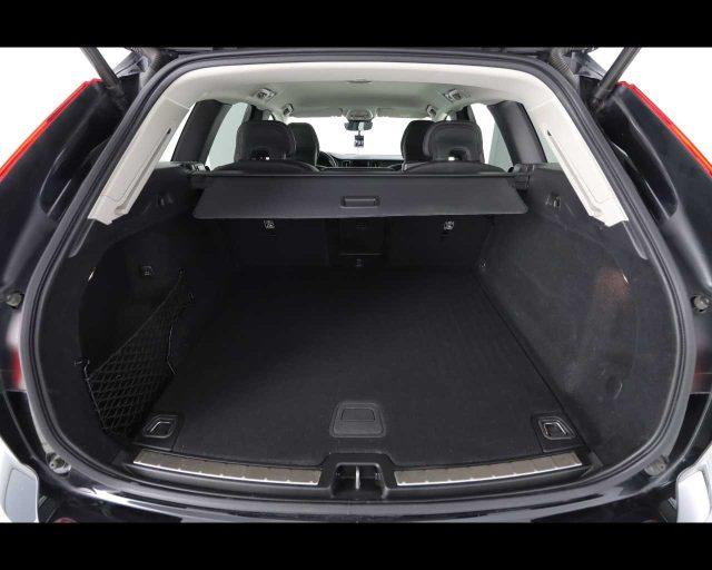 VOLVO XC60 B4 (d) automatico Plus Dark